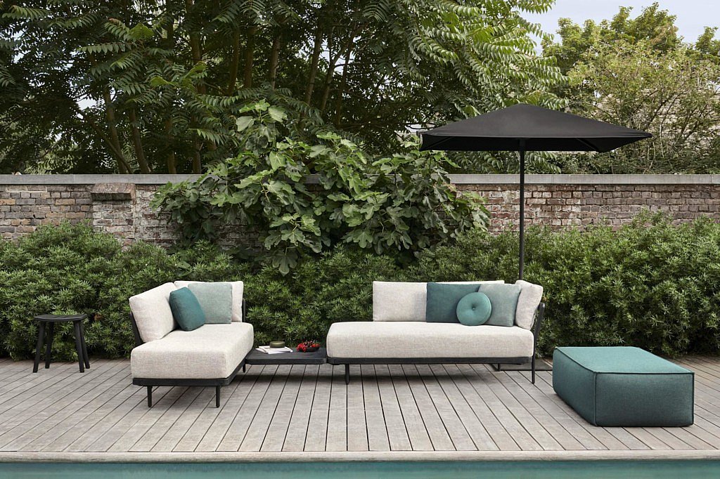 Een nieuwe kijk op buitenluxe Manutti Flex collectie zomer hout aluminium metalen frame meubels tuinmeubelen buitenmeubelen outdoor design zithoek zetel comfort zitbank Metrica Design Studio luxe magazine Chic Gardens