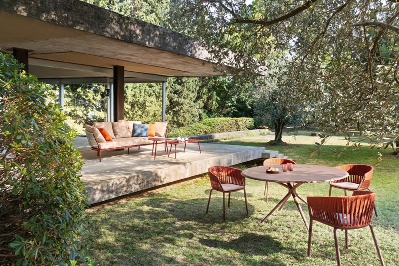 Nu ontdekken op de website van Chic Gardens - magazine voor outdoor living: 5 aaibare sofa's in zachte trendkleuren.