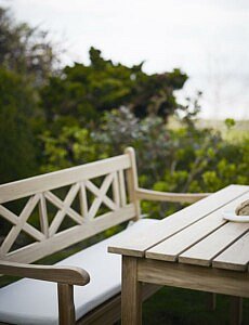 Chic Gardens, magazine voor outdoor living en design: natuurlijke kleuren zijn hip op het terras. Kies voor materialen in teak, rotan, bamboe... Wij geven tips!