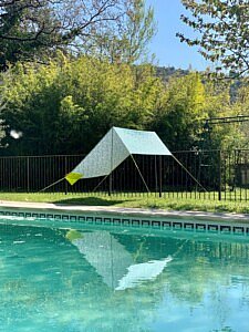 Chic Gardens: Beleef de perfecte zomer in de tuin met deze must-haves voor aan het zwembad.