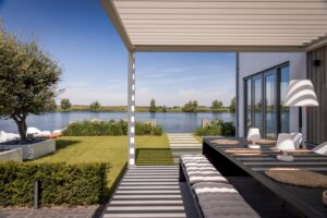Luxueuze eilandtuin door BMT Tuinontwerp. Nu in Chic Gardens the Dutch Edition 2021.