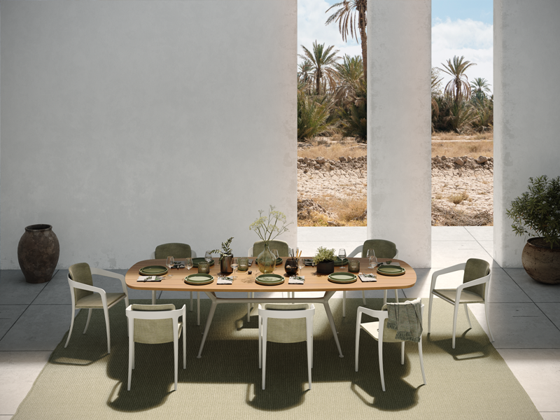 Fraaie buitenmeubels en outdoor accessoires voor je lenteterras: Eettafel, stoelen en tapijt van Royal Botania