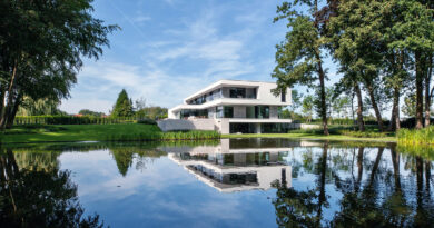 Joos Tuinarchitectuur uit Bonheiden is thuis in alle stijlen en weet altijd de wensen van architect en bouwheer in vervulling te laten gaan. Sublieme synergie van wonen en buitenleven. Elke tuin is een openluchtgebeuren dat van A tot Z hoogstaand wordt afgewerkt, om zo te komen tot optimale beleving.